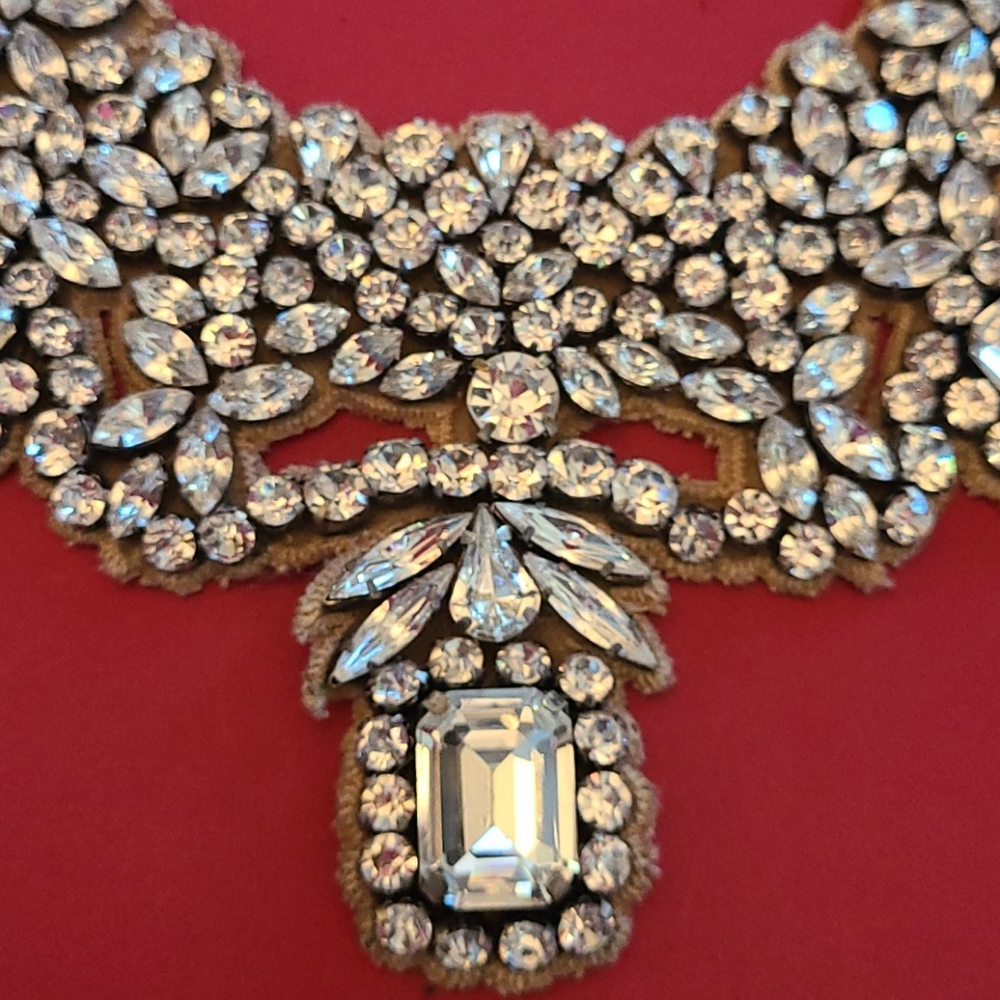 Valentino gorgeous crystal necklace - Picture 6 of 10
